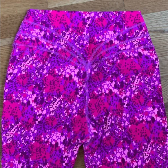 NWOT Buff Bunny Legacy “pink fashun” print leggings! - Picture 5 of 5
